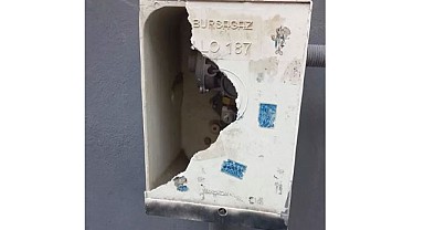 Bir Kişi Kırdı Diğeri Kaydetti