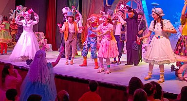 Bursa Devlet Tiyatrosu 23 Nisan'ı "Bencil Dev" ile kutladı