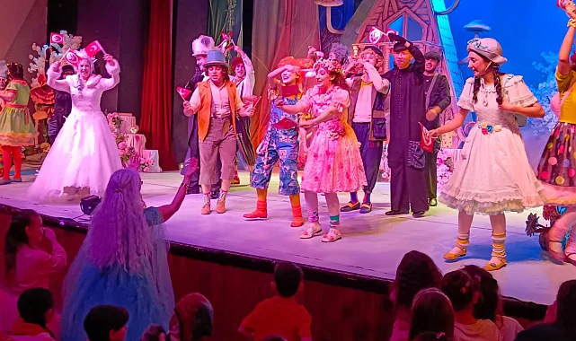 Bursa Devlet Tiyatrosu 23 Nisan'ı "Bencil Dev" ile kutladı