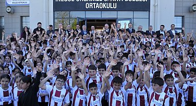 Bursa İnegölspor forması bin 100 öğrenciye dağıtıldı