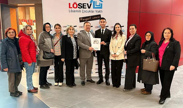 Bursa'da emeklilerden LÖSEV'e 23 Nisan hediyesi