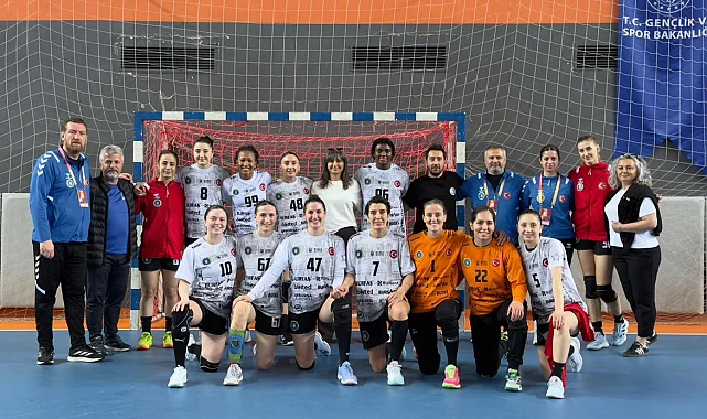 Bursalı kadınlar hentbolda zorlanmadan kazandı