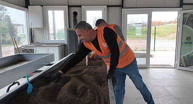 Çayırova'da kompost üretim tesisi toprağa can oluyor