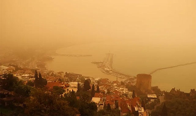 Çöl Tozları Gökyüzünü Kızıl Yaptı