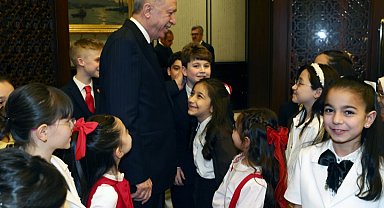 Cumhurbaşkanı Erdoğan, Külliye'de çocukları misafir etti