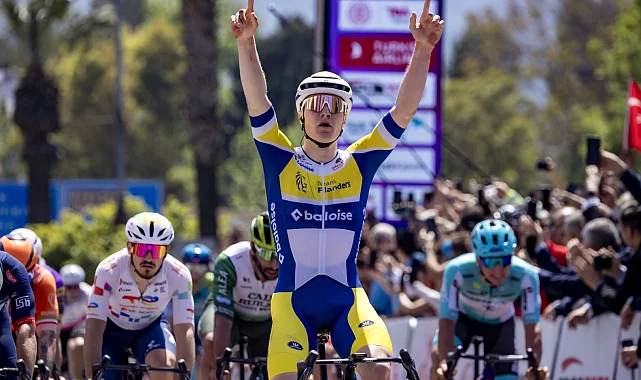 Cumhurbaşkanlığı Bisiklet Turu'nda ilk etap Tom Crabbe'nin