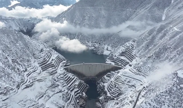 DSİ: Deriner Barajı 2025'te rekor elektrik üretti