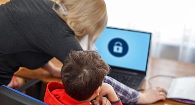 Güçlü aile ilişkileri dijital risklere karşı koruyucu