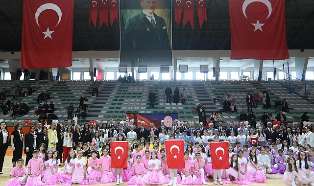 İnegöl'de 23 Nisan Ulusal Egemenlik ve Çocuk Bayramı coşkuyla kutlandı