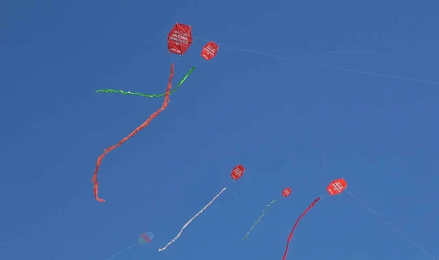 İstanbul Çekmeköy'de gökyüzünde renk cümbüşü