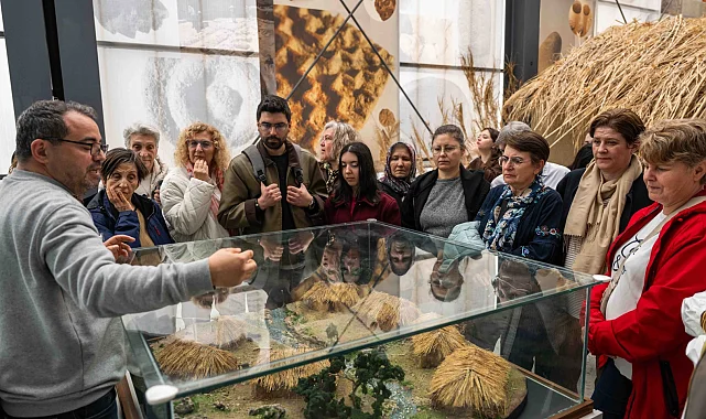 İzmir Bornova'da "Dijital Torun" köprüsü