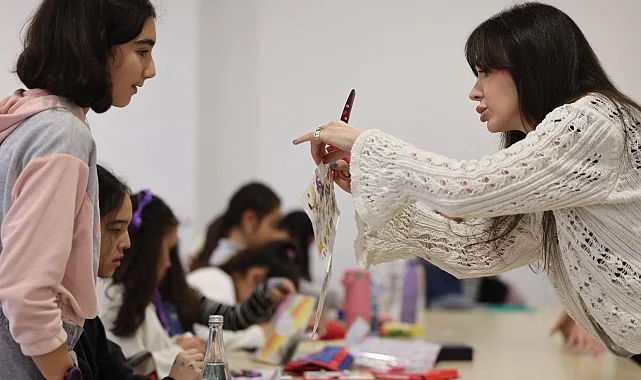 İzmir'de çocuklar kitaplarını yazıp çizdi