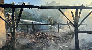 İzmir'de itfaiyenin hızlı müdahalesi faciayı önledi