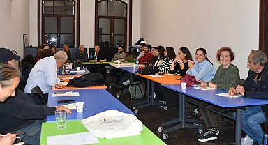 İzmir'de kentsel politikalar 'Demokrasi Okulu'nda konuşuldu