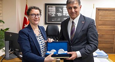 İzmir'in Fransa şehirleriyle bağı güçleniyor