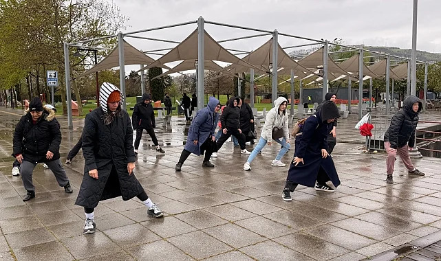 İzmit'te bayram coşkusu sağlıklı adımlarla başladı