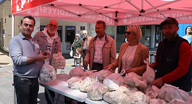 İzmit'te ücretsiz istiridye mantarları dağıtıldı