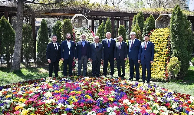 Kayseri Büyükşehir eski Bakan'ı ağırladı