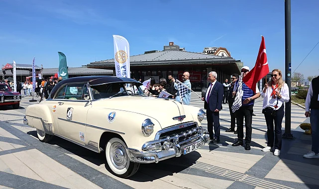 Klasik Otomobil Turu Bursa'yı renklendirdi... 'Klasik'ler geleceğe umut oldu
