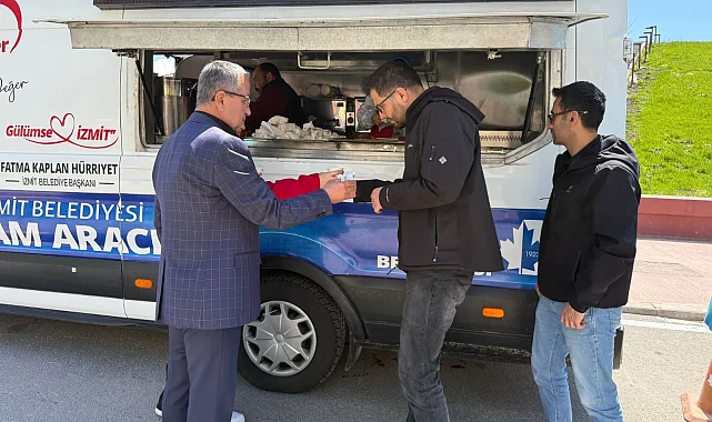 Kocaeli İzmit'te vatandaşlara sıcak ikram