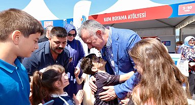 Kocaeli'de Başkan Büyükakın'a çocuklardan sevgi seli