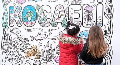 Kocaeli'de dev küp, çocukların dünyası ile renklendi