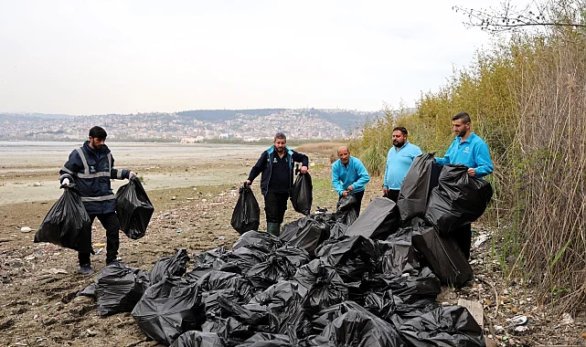 Kocaeli'de ekipler 50 torba atığı doğadan uzaklaştırdı