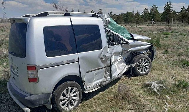 Konya tır ile hafif ticari araç çarpıştı: 1 ölü