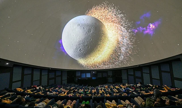 Mersin'de planetaryum çocukları evrenle buluşturuyor