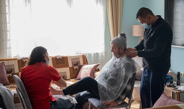 Milas Belediyesi evde berber ve kuaförlük hizmetini sürdürüyor