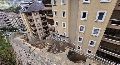 Mudanya’da Yağış Sonrası İstinat Duvarı Çöktü