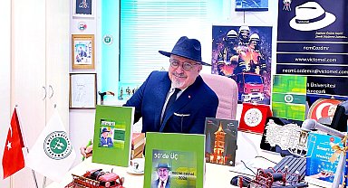 Necmi Cemal'den üçüncü kitap... Yazı tarzında yeni dönem