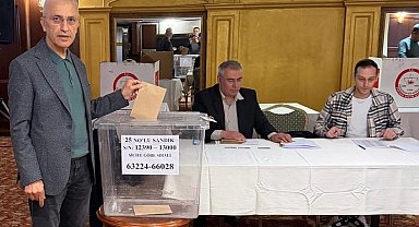 Ömer Çeker'den emek mücadelesine Hürriyetçi Sağlık Sen'le devam