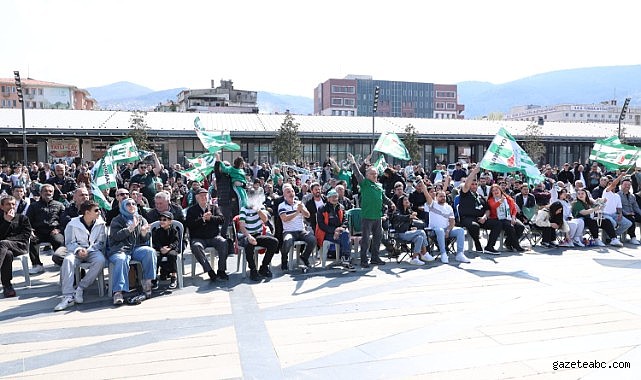 Osmangazi Meydanı’nda Bursaspor Coşkusu