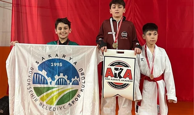 Sakaryalı sporcular kürsüden inmedi!