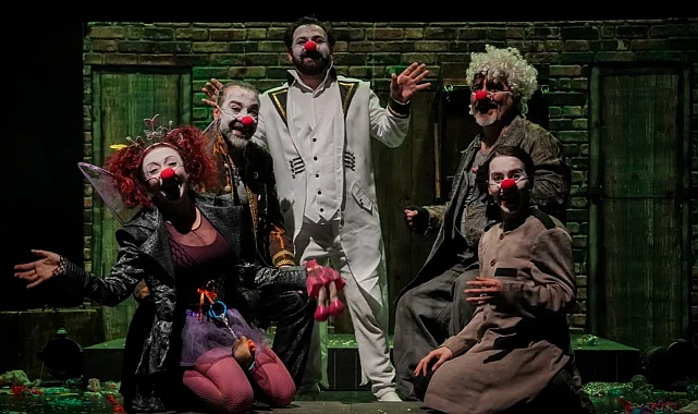 Trabzon'da Tiyatro Festivali yoğun ilgiyle devam ediyor