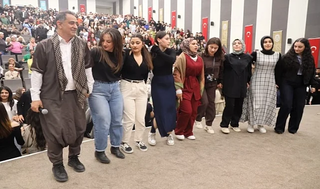 Üniversitede sıra gecesi coşkusu