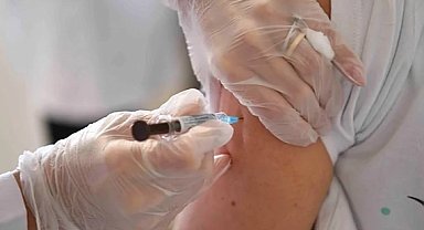 Yaşlanan nüfusta aşılamanın önemi artıyor... 65+ yaş aşıları hayati önemde