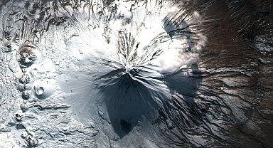 Zirveden uzaya... Ağrı Dağı'na gökyüzünden selam