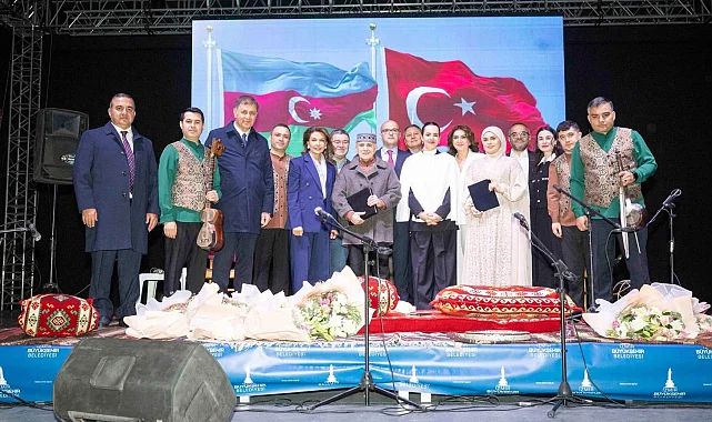 40 yıllık kardeşlik İzmir'de şarkılarla kutlandı