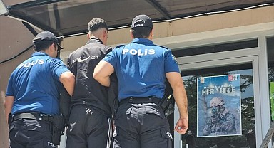 Afyonkarahisar'da kavga eden kadınları ayırmak isteyen vatandaşları bıçakla tehdit eden şüpheli yakalandı