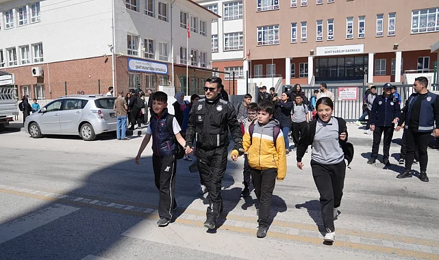 Ankara Keçiören Zabıtası'ndan öğrenci güvenliği mesaisi