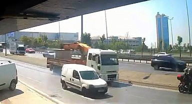 Avcılar'da TIR motosiklete çarptı