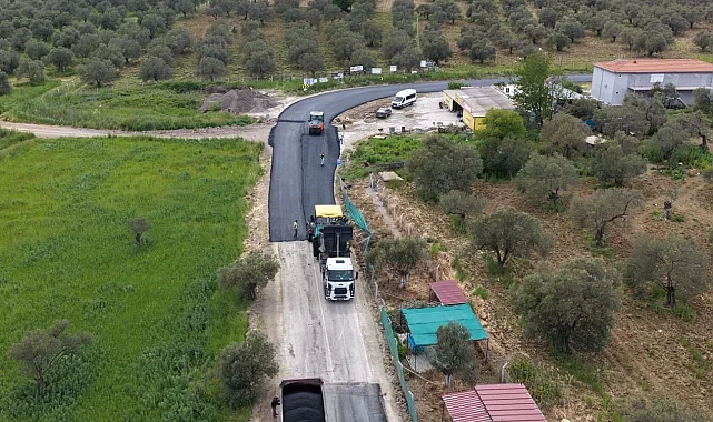 Balıkesir'de yol çalışmalarına devam ediyor