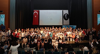 “Boyun Kadar Kitap Oku” Projesinde Ödül Heyecanı