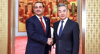Çin Dışişleri Bakanı, Pakistan Genelkurmay Başkanı ile Görüştü