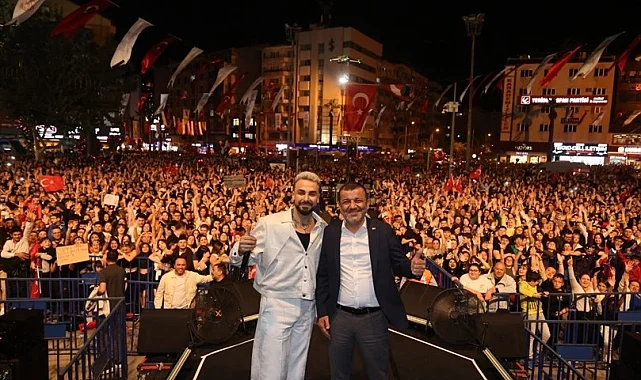 Denizli'de dev buluşma: On binler Sefo konserine akın etti