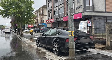 Düzce'de kaldırımlar araç işgali altında!