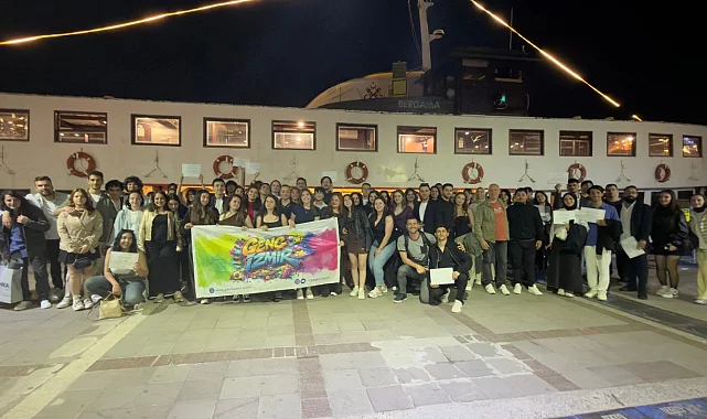 Genç İzmir gönüllüleri, Bergama Vapuru'nda buluştu