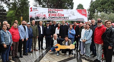 İzmir'de binlerce emekçi 1 Mayıs'ı kutladı